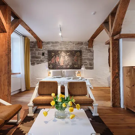 Historic Apartment With Private Garden In Old Town Tallinn Exterior photo